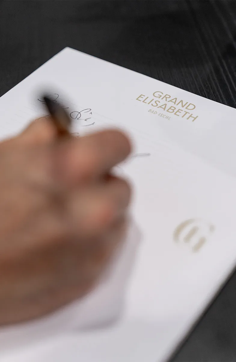 Writing scene on paper from the Grand Elisabeth Hotel stationery