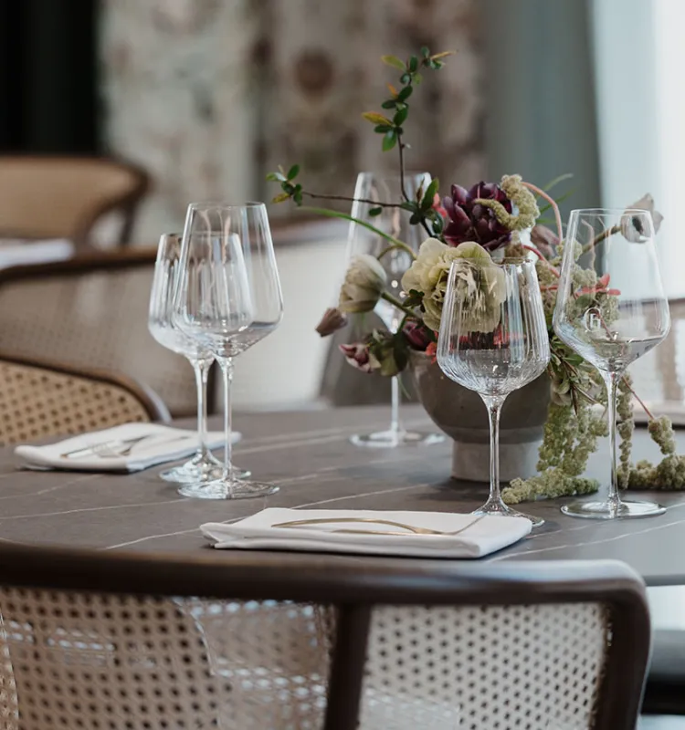 Table setting at Designhotel Grand Elisabeth with floral centerpiece