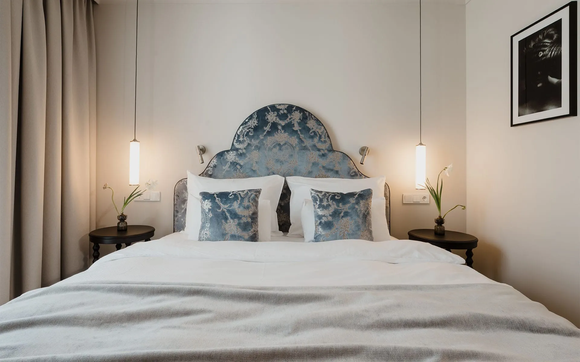 Modernes Doppelzimmer mit Designerbett im Wellnesshotel Salzkammergut