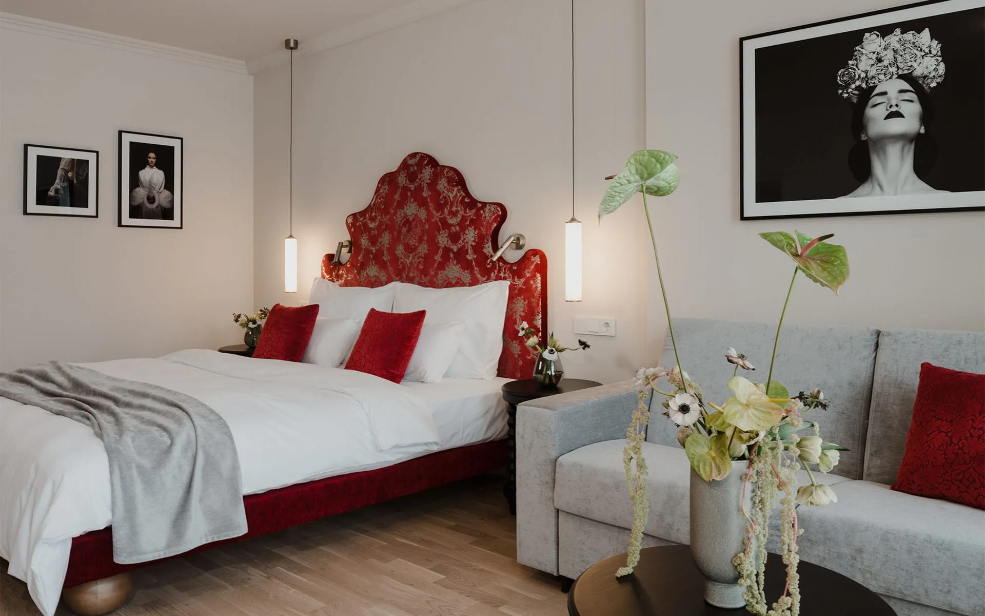 Großzügiges Deluxe Doppelzimmer im Grand Elisabeth Hotel Bad Ischl mit Kunst und Blumen