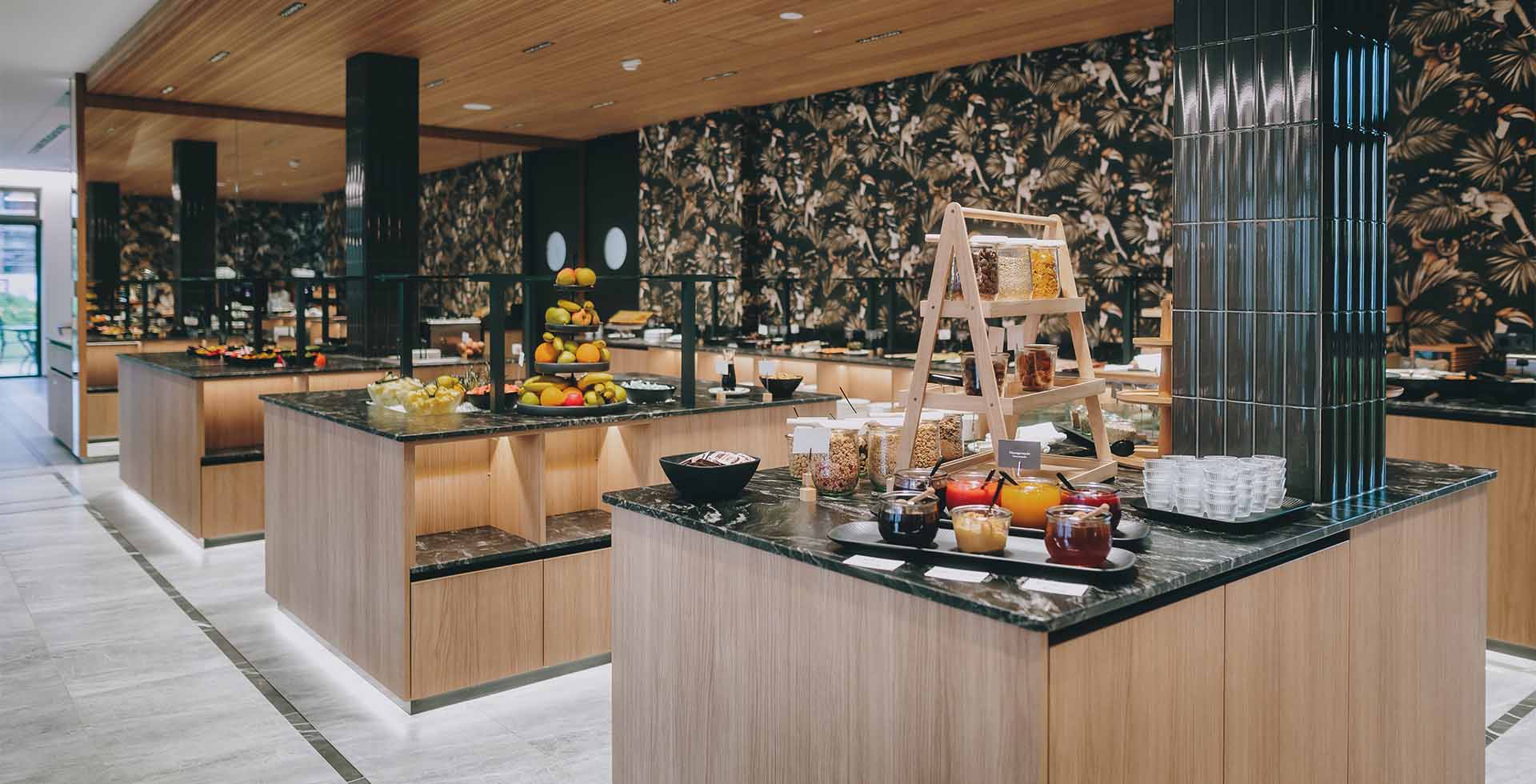 Frühstücksbuffet mit frischem Obst im Grand Elisabeth Bad Ischl
