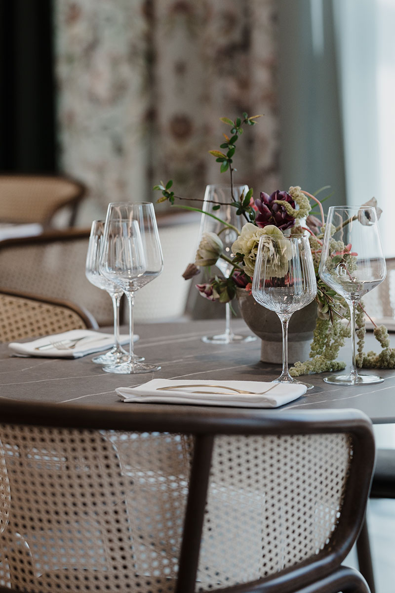 Table setting at Designhotel Grand Elisabeth with floral centerpiece